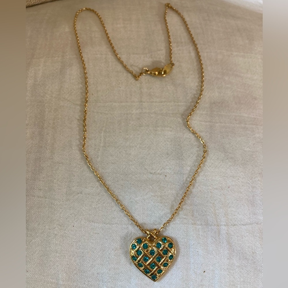 Avon Heart Pendant Necklace with‎ Blue Green Crystals